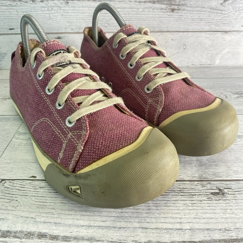 KEEN Coronado Sneakers Womens 9 Red Canvas Casual Fashion Rubber Toe Shoes Nice